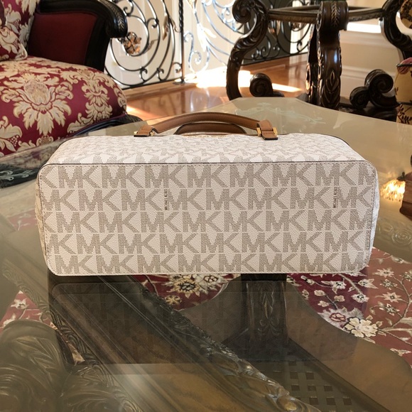 NWT Michael Kors Perforated CarryAll tote handbag - Picture 6 of 8